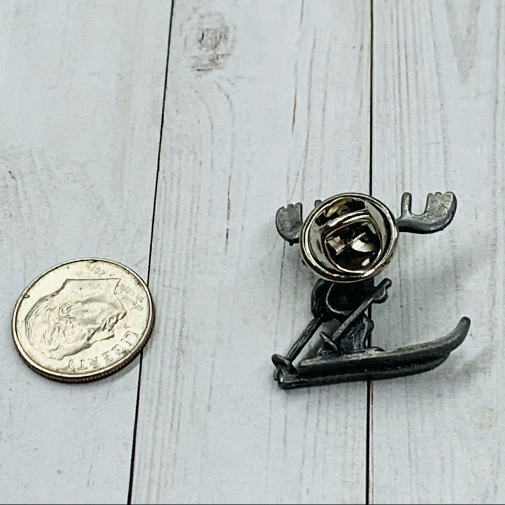 Skiing Moose Pin‎  - Picture 2 of 2